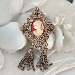 Vtg Gold Tone Cameo Brooch Pin Diamond Shaped Left Facing Lady Pink Cream Tassel